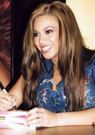 Amazon.com: Posterazzi Beyonce Signing Autographs In Denim Top Photo Print  (8 x 10)