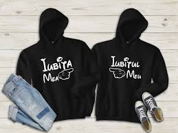 Desi pare ca barbatii nu au nevoie de nimic, se pot gasi de aceea, o idee buna de cadou de valentine?s day ar fi achizitionarea unui portofel. Hanorace Cuplu Personalizate Iubita Mea Iubitul Meu