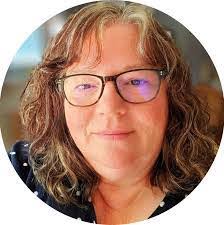 Christine Longfellow's Instagram, Twitter & Facebook