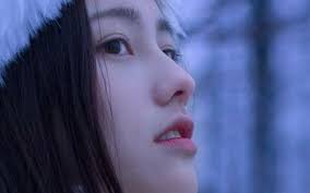 Thấy chị dâu tương lai ăn mặc xuề xòa, tôi tỏ ý khinh thường, vô tình nghe  cuộc điện thoại của chị