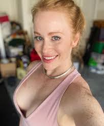 Renee Kirk's Instagram, Twitter & Facebook