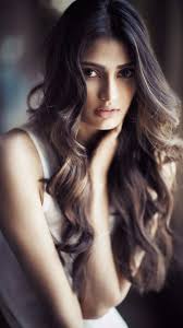 1 542 772 tykkäystä · 26 990 puhuu tästä. Athiya Shetty On Twitter Schone Haare Frisuren Langhaar Frisuren