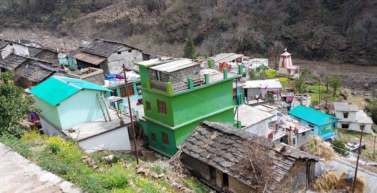 Gaundhar Village with stunning views along the trek route