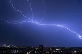 De warme sector is verdreven en na deze squall line koelt het dusdanig af dat noodweer vandaag niet meer kan ontstaan. Noodweer Trekt Over Nederland Weerplaza Nl