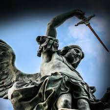 San michele, chi come dio?, è capo supremo dell'esercito celeste, degli angeli fedeli a dio. Pellegrinaggio San Michele Arcangelo Sulla Leyline Micaelica