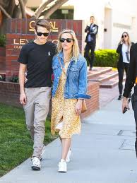 Deacon reese phillippe is the spitting image of his dad, ryan phillippe, in reese witherspoon's new instagram picture. Reese Witherspoon Photostream Reese Witherspoon Reese Witherspoon Son Reese Witherspoon Style