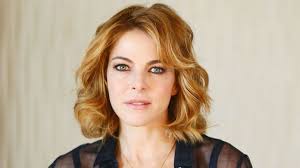 Three stories that mingle during the performance: Claudia Gerini Biografia Carriera E Vita Privata Della Nota Attrice Italiana