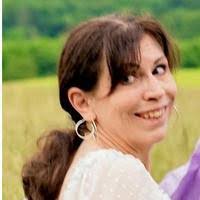 Lara Strain's Instagram, Twitter & Facebook