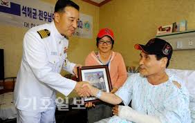 Jun 23, 2021 · 대한민국 국군에서는 해군 udt/seal이 처음으로 멀티캠 군복을 입기 시작했으며, 소말리아에 파병된 청해부대 udt/seal 요원도 초기에는 올리브드랍 단색 전투복을 착용했지만 16진부터 멀티캠을 착용한다. ì¡°ì˜ì£¼ ì²­í•´ë¶€ëŒ€ 6ì§„ ë¶€ëŒ€ìž¥ ì„í•´ê·  ì‚¼í˜¸ì£¼ì–¼ë¦¬í˜¸ ì„ ìž¥ ìœ„ë¬¸ ì •ì¹˜ ê¸°ì‚¬ë³¸ë¬¸ ê¸°í˜¸ì¼ë³´