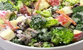 Coup De Coeur Pour La Salade De Brocoli Pommes Et Noix Dans Sa Vinaigrette Au Yogourt Grec Salades Ensaladas Ensalada De Brocoli Et Ensaladas Con Brocoli