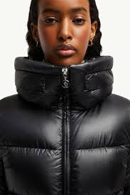 Piumino corto Douro con cappuccio Nero