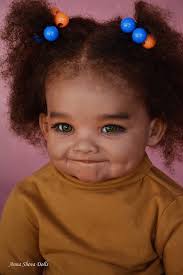 Raya by Ping Lau ( ca. 68,6-71 cm)