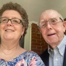 Robin Dill's Instagram, Twitter & Facebook