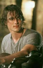 Killar-anslagstavla på Pinterest: 12 idéer från "Jacob Elordi"