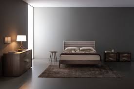 Vengono preferite le linee pulite e semplici al posto di mobili pesanti e molto decorati. Camere Da Letto Archivi Napol Arredamenti