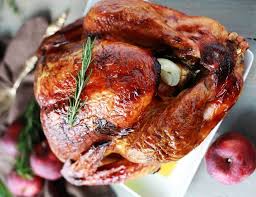 La Recette De Dinde Rotie Parfaite Pour Les Fetes Recipe Food Easy Dinner Recipes Confort Food