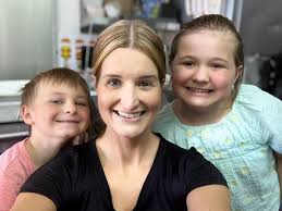 AMC Classic 10 food truck operating hours in Billings