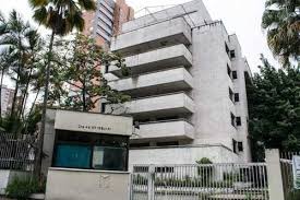 El edificio mónaco, ubicado en una zona exclusiva de el poblado, tuvo doce apartamentos, 34 parqueaderos en el sótano, tres ascensores, canchas de tenis, piscinas y baño turco. Edificio De Pablo Escobar Sera Demolido Y Se Construira Parque Para Victimas El Universal Cartagena