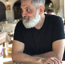 Damian draghici este un muzician complet/desavarsit, ce poate imbina diverse si numeroase stiluri muzicale. Damian DrÄƒghici DezvÄƒluiri Incredibile Despre GreutÄƒÅ£ile Din CopilÄƒrie Un Copil SÄƒrac Intr O Familie De LÄƒutari Star News Antenastars Ro