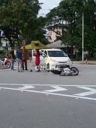 Kita akan serapkan unsur keselamatan jalan raya dalam kurikulum pendidikan. Twitter à¤ªà¤° Buletin Tv3 Satu Kemalangan Jalan Raya Melibatkan Kereta Perodua Alza Dengan Motosikal Yamaha Lc135 Di Hadapan Asrama Kptm Bangi Jam 3 22 Petang Tadi Https T Co Tziqcnnoli