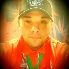 Se ofrece Recompensa Para Quien Pueda Dar Alguna Información de esta  persona , ya Sea Dirección o Lugar de Trabajo . Su nombre es Javier vasquez  . Y para quien pregunte porque