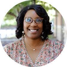 Leslie Blair's Instagram, Twitter & Facebook