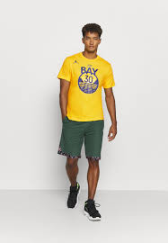 Scores 36 in 36 minutes. Nike Performance Nba Golden State Warriors Steph Curry Name Number Tee Vereinsmannschaften Amarillo Gelb Zalando De