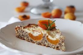Im vorgeheizten backofen braucht der mandarinen schmand kuchen dann noch ca. Aprikosenkuchen Mit Mandelteig Schmand Und Rosmarin Oligarto