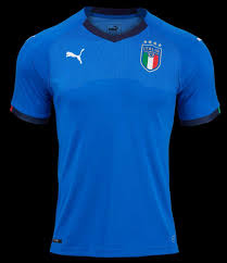 El escudo o blasón, en heráldica, es el soporte físico del blasón, situado en el centro de las armerías. Camisa Da Selecao Italiana As 5 Mais Belas De Todos Os Tempos
