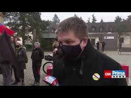 Tým vedený bezpečnostním poradcem premiéra podplukovníkem petrem matoušem vznikl přímo na úřadu vlády. Cnn Prima News Protest Pred Domem Andreje Babise Youtube