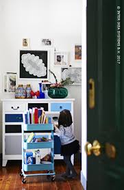Wil Je Meer Tijd Doorbrengen Met De Kinderen Geef Hun Creativiteit Voldoende Ruimte Met Een Knutselstation In Huis Een Rol Tafelt Ikea Creatieve Ideeen Idee