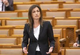 Megismerheti a politikus életrajzát, beszédeit, valamint a választókerületének, a hegyvidéknek a gulyás gergely. Judit Varga Archives Hungary Today