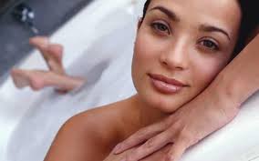 Gözlerde batma, yanma hissine neden olan kurulukla özellikle kapalı alanlarda kalmak sebep oluyor. Cilt Kurulugu Sorununa Ne Iyi Gelir Cilt Guzelligi Icin Oneriler