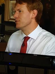 Watching bargain hunt today is this you Chris??