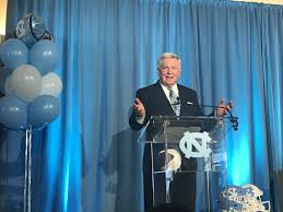 24 yaşındaki joy (brie larson), 7 yıl önce old nick (sean bridgers) dediği bir adam tarafından kaçırılmış ve o günden bu yana evinin arkasındaki küçücük bir kulübede jack ile tutsak olarak yaşamaktadır. Mack Brown To Appear On Espn Coaches Film Room During College Football Playoff Semifinals Chapelboro Com