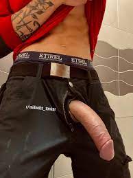 Guys Tricked: Amateur dick pics and nude selfies
