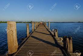 Le plus long pont suspendu du monde est le pont akashi, au japon. Pont D U Bein A Mandalay Myanmar Le Pont Est Cense Etre Le Plus Ancien Et Le Plus Long Pont En Bois De Teck Au Monde Banque D Images Et Photos Libres De Droits