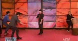 The Jonas Brothers Play Blindfolded Musical Chairs On Ellen Full Jonas Brothers Ahhh So Funny Jonas Brothers Musical Chairs Silly Games