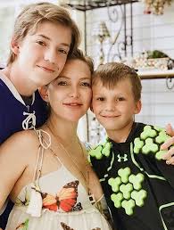 In the clip, hudson is seen popping balloons with beau danny fujikawa, her two older children, and friends. Pregnant Kate Hudson S Cutest Moments With Her Kids People Com