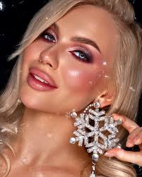 Photo and retouch by me ❤️ Make up and hair @anfilatova_makeup Model  @polina_tlt . . . . . #retoucher #retouch #photoediting #beautyretouch  #highend #dodgeandburn #dnb #retouching #retouchingacademy  #beautyphotography #Portrait #beauty #closeup