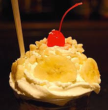 Grease a 9x13 baking dish with butter or cooking spray. Banana Split Wikipedia