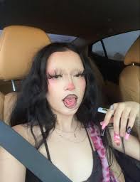 Editors, could you please photoshop the seat Rolls Royce L0g0 😍