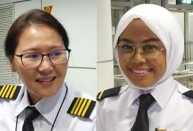 Sebuah pesawat kargo boeing 737 dengan dua anak kapal melakukan pendaratan cemas dalam laut di perairan honolulu semalam, berikutan masalah pada enjin. Malaysia Airlines Mula Guna Khidmat Juruterbang Wanita Sarawakvoice Com