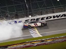 Hamlin survives wreck filled race at kansas speedway | nascar cup series in 15 minutes. Hamlin Outduels Former Cup Champs For Kansas Victory Accesswdun Com