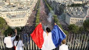 En réponse, des camions de police ont été installés à travers l'avenue. Bfm Paris On Twitter Les Bleus Sur Les Champs Elysees Tout Ce Qu Il Faut Savoir Pour Assister A Leur Defile Https T Co L0ejrwf3ix