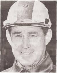 Continuing Milan Bush's tribute to Midway's great horsemen. Parrish Hill  Farm's wonderful crew with Dr. Ben and Tom Roach. 1970s. Likely pictured  with Cormorant's dam, Song Sparrow. L-R: Dr. Ben Roach, Joe