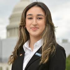 Leslie Martinez's Instagram, Twitter & Facebook