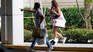 Two people have been killed and more than 20 others injured in a mass shooting outside a club in florida. Police 3 Hurt In Florida Mall Shooting As Shoppers Scatter Abc News