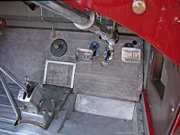 زر التيار المتردد في السيارة وهو ما يعني لماذا تحتاج هذه الأزرار في السيارة التي لا تستخدمها عادة التعيين في مختلف النظم والبرامج