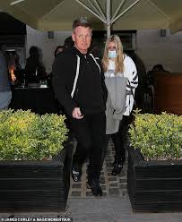 Gordon ramsay s stuffed chicken breast. Freedomroo Gordon Ramsay And Wife Tana Appear To Be In Good Spirits As They Enjoy Dinner With Their Children Australiannewsreview
